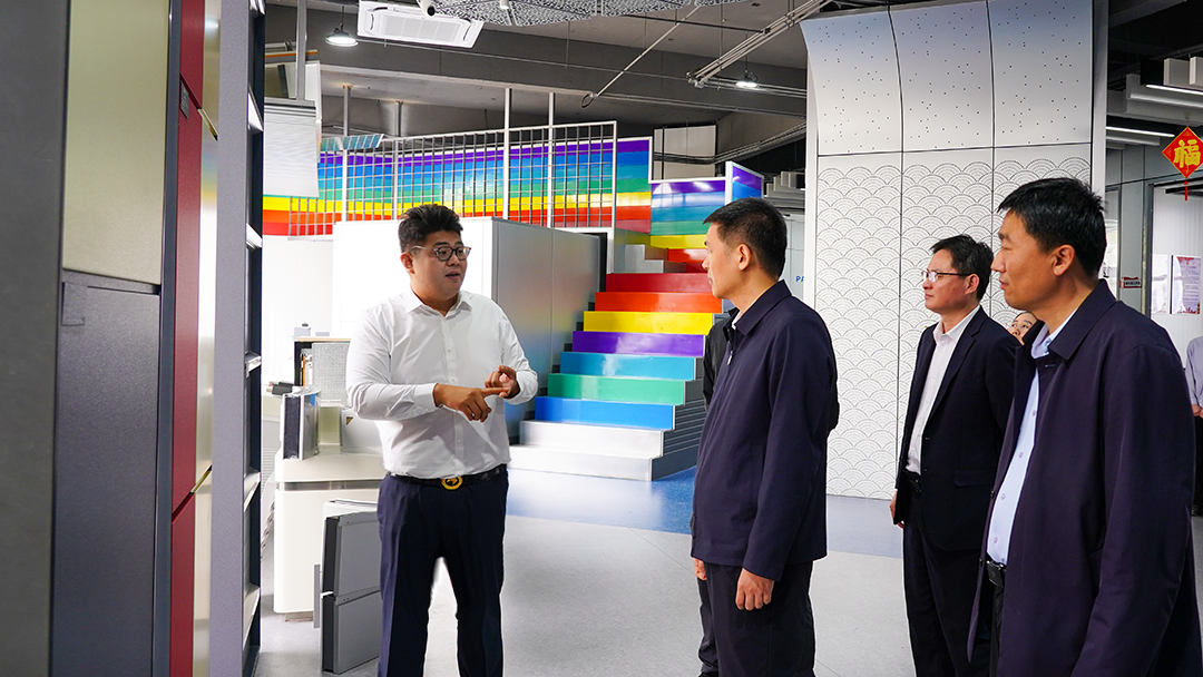 博兴县委副书记、代县长孔磊一行到访PA电子调研产业发展情况(图2) 博兴县委副书记、代县长孔磊一行到访PA电子调研产业发展情况(图2)